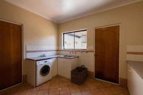Maidstone Executive Residence - Holiday Great Ocean Road 7