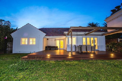 Ultimate Sandringham Beach Front Luxury House - Holiday Great Ocean Road 1