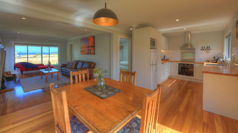 Castaway Cottage - Essentially Tas - Holiday Great Ocean Road 1