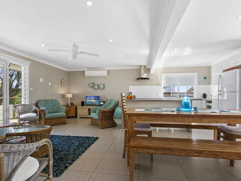 HILLTOP HAVEN In MOLLYMOOK - Holiday Great Ocean Road 4