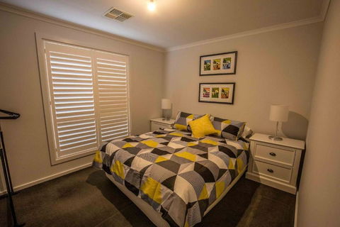 64 Marina Way Mannum - Holiday Great Ocean Road 4