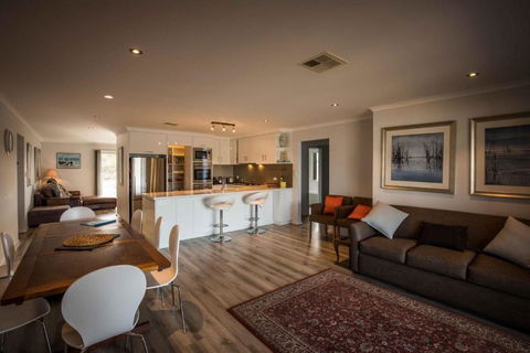 64 Marina Way Mannum - Holiday Great Ocean Road 2