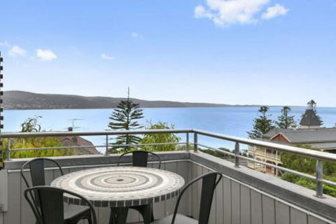 POINT GREY APARTMENT 2 Ocean VIews With Wifi - Holiday Great Ocean Road 0