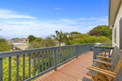 THE BEACH HIVE PET FRIENDLY (OUTSIDE ONLY) INLET SIDE - Holiday Great Ocean Road 0