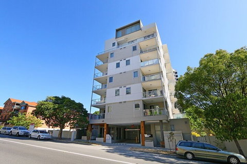 Stunning Two-storey Apartment In Perth's CBD - Holiday Great Ocean Road 1