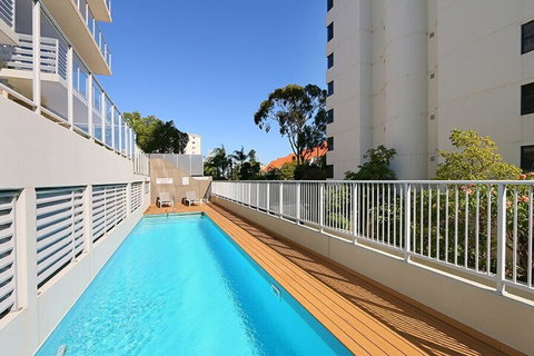 Stunning Two-storey Apartment In Perth's CBD - Holiday Great Ocean Road 5