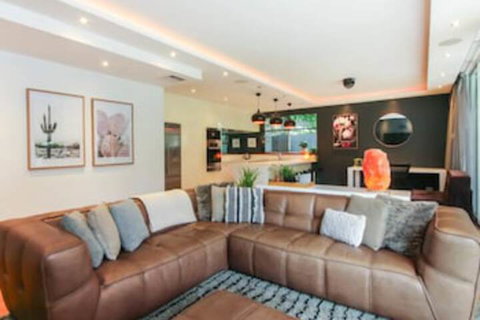 Spacious 2 Bedroom Apartment In Ascot With Large Private Garden - Holiday Great Ocean Road 0