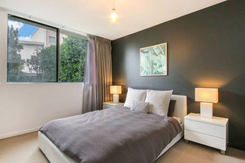 Spacious 2 Bedroom Apartment In Ascot With Large Private Garden - Holiday Great Ocean Road 4