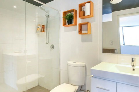 Spacious 2 Bedroom Apartment In Ascot With Large Private Garden - Holiday Great Ocean Road 3