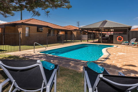 Geraldton's Ocean West - Holiday Great Ocean Road 1