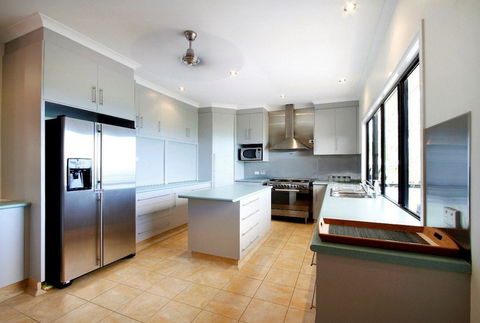 Hideaway Retreat Beach House With Pool - Holiday Great Ocean Road 3