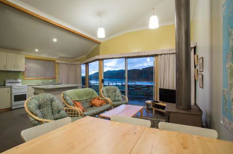 Arthur Riverfront & Sea Lodge Downstream - Holiday Great Ocean Road 1