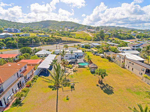 Driftwood On The Beach - Holiday Great Ocean Road 1