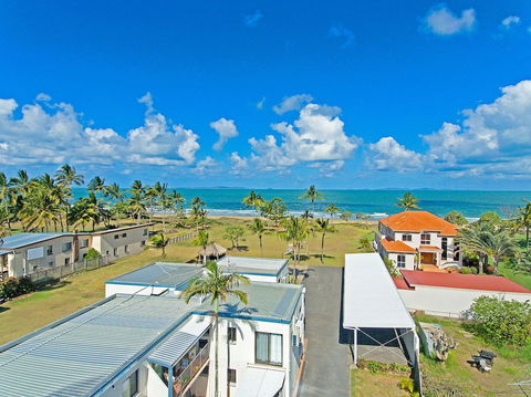 Driftwood On The Beach - Holiday Great Ocean Road 0