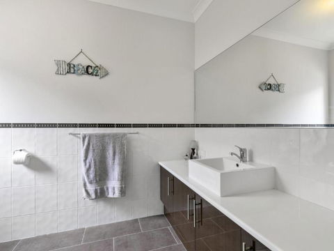 THE LOCH SURFSIDE WIFI NETFLIX PET FRIENDLY (OUTSIDE ONLY) - Holiday Great Ocean Road 5