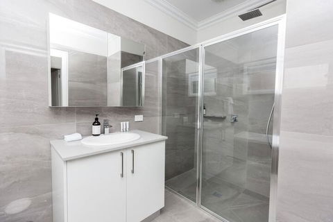 Wagga Apartments 3 - Holiday Great Ocean Road 3