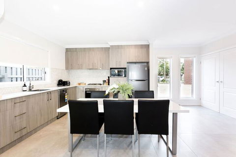 Wagga Apartments 5 - Holiday Great Ocean Road 2