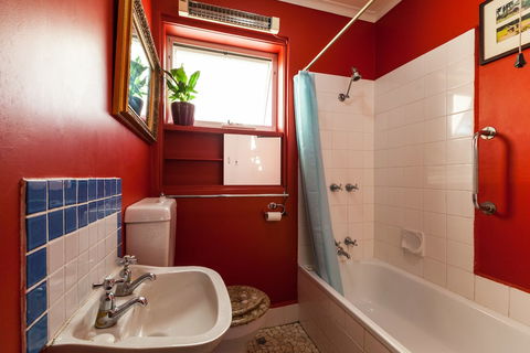 ELEANOR, 1BDR Fitzroy North Apartment - Holiday Great Ocean Road 1