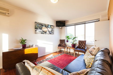 ELEANOR, 1BDR Fitzroy North Apartment - Holiday Great Ocean Road 4