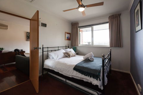 ELEANOR, 1BDR Fitzroy North Apartment - Holiday Great Ocean Road 6