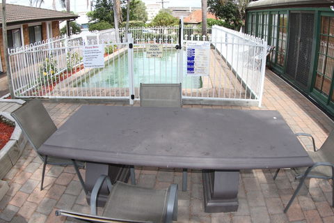 Reign Inn Newcastle - Holiday Great Ocean Road 1