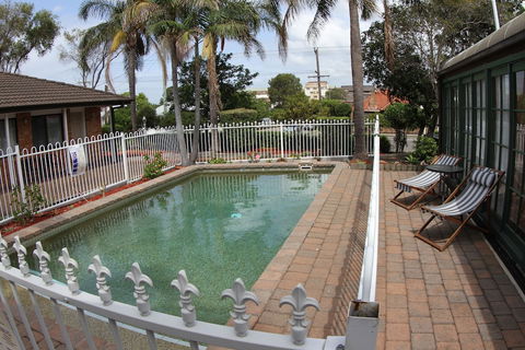 Reign Inn Newcastle - Holiday Great Ocean Road 2