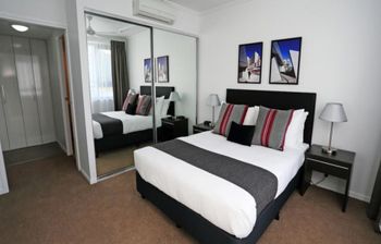 Under The Townsville Sun (694I) - Holiday Great Ocean Road 0