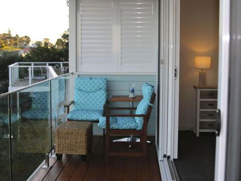 WHALE WATCH FOR FOUR Gerringong 4pm Check Out Sundays - Holiday Great Ocean Road 2