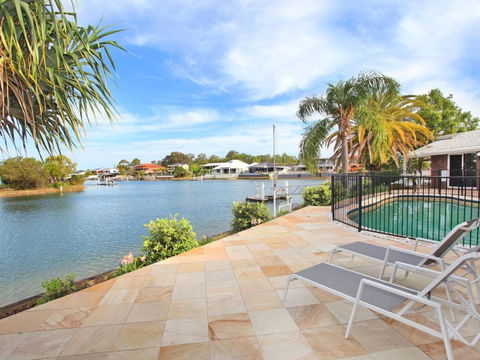 April 19 4 Bedroom Home On Canal With Pool Pontoon Aircon & WiFi! - Holiday Great Ocean Road 3