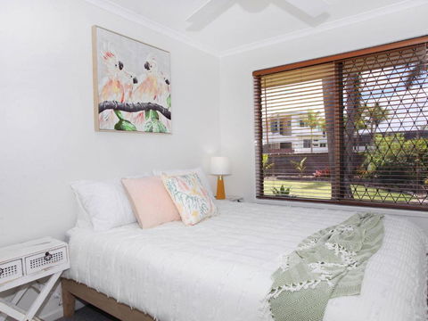 April 19 4 Bedroom Home On Canal With Pool Pontoon Aircon & WiFi! - Holiday Great Ocean Road 5