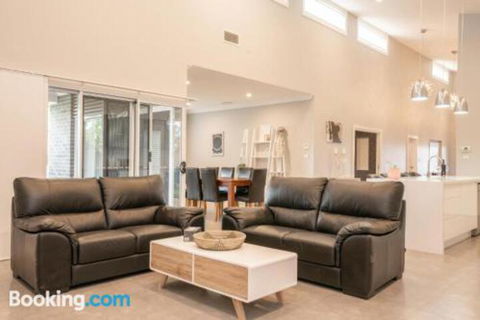 Wentworth Estate 5 Bedroom Luxury Home Sleeps 12 - Holiday Great Ocean Road 4