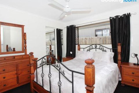 Schirrmann 56 Four Bedroom Home On Canal With Pool Pontoon Aircon & WiFi! - Holiday Great Ocean Road 2