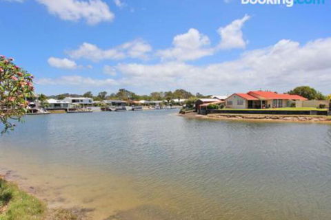 Schirrmann 56 Four Bedroom Home On Canal With Pool Pontoon Aircon & WiFi! - Holiday Great Ocean Road 3