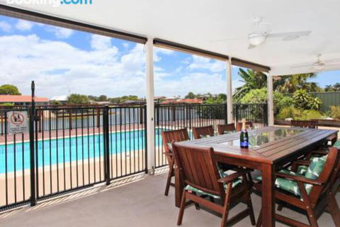 Schirrmann 56 Four Bedroom Home On Canal With Pool Pontoon Aircon & WiFi! - Holiday Great Ocean Road 1