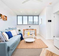 Bright 2 Bedroom Seafoam Apartment
