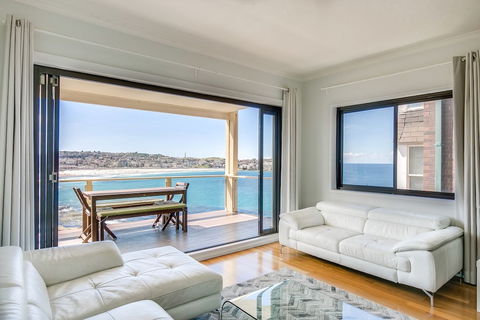 Ultimate Bondi Escape - Holiday Great Ocean Road 0