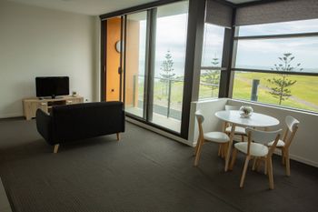 Watt Street 1 BR Apartment W Ocean Views - Holiday Great Ocean Road 0