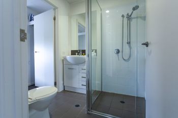 Watt Street 1 BR Apartment W Ocean Views - Holiday Great Ocean Road 2