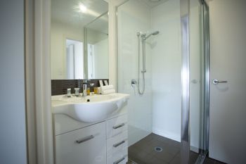 Watt Street 1 BR Apartment W Ocean Views - Holiday Great Ocean Road 1