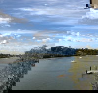 Burnett Riverside Hotel
