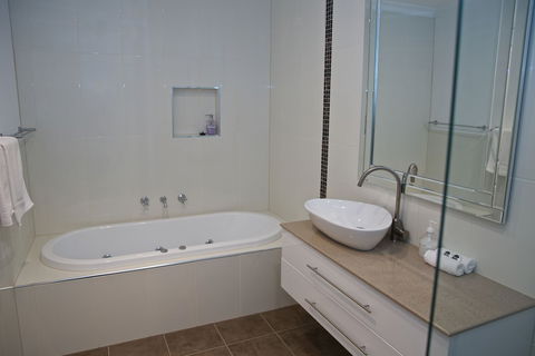 Yarra Glen Racecourse Apartments - Holiday Great Ocean Road 4