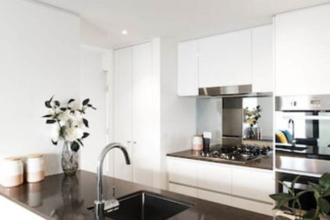 RNR Serviced Apartments North Melbourne - Holiday Great Ocean Road 0