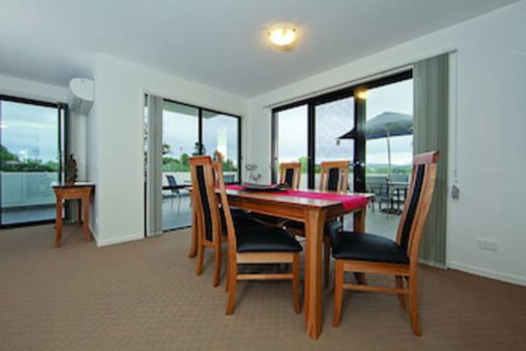 Accommodate Canberra - Century - Holiday Great Ocean Road 0