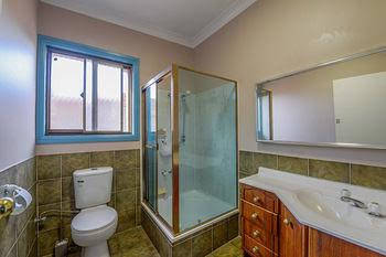 CBD Accommodation Tamworth - Holiday Great Ocean Road 4