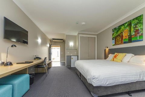 Cowra Services Club Motel - Holiday Great Ocean Road 4