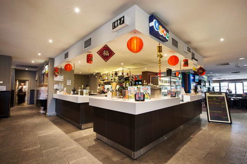 Nightcap at Ashley Hotel - Holiday Great Ocean Road 3