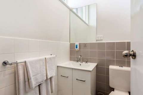 Nightcap at Ashley Hotel - Holiday Great Ocean Road 1