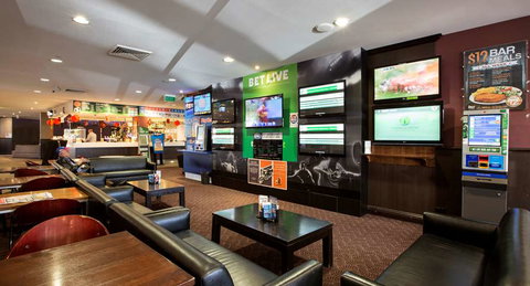 Nightcap at Ashley Hotel - Holiday Great Ocean Road 4