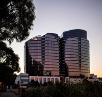 Melbourne Marriott Hotel Docklands - Holiday Great Ocean Road