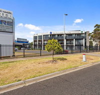 Quality Inn Taylors Lakes Motel - Holiday Great Ocean Road